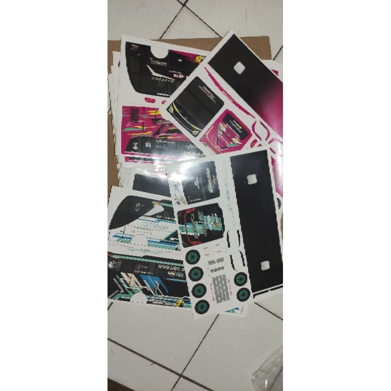 

Stiker Miniatur Bus Panjang 38cm