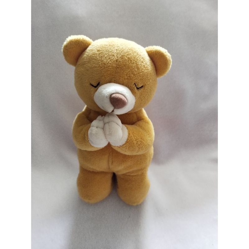 boneka Teddy berdoa