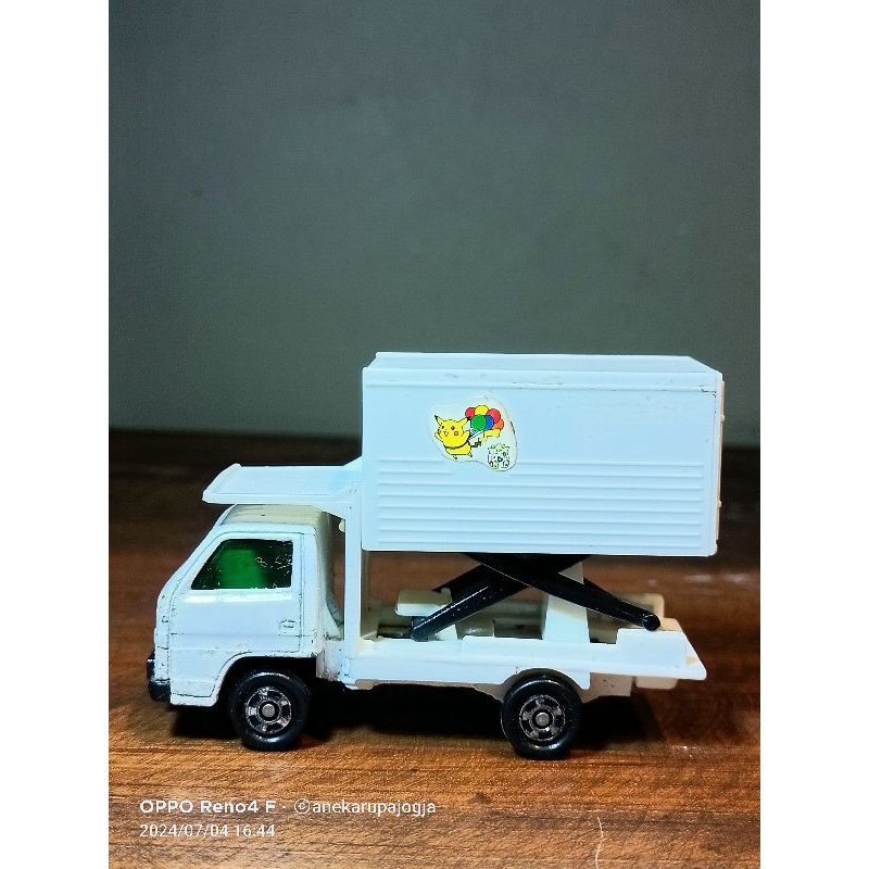 diecast truck truk tomica tomy mobil box putih