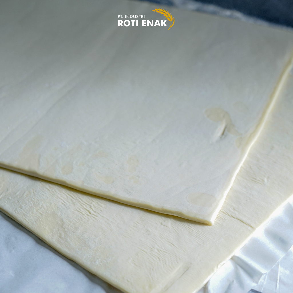 

Puff Pastry Butter Sheet 30x40 cm per sheet Frozen Dough 1 Karton