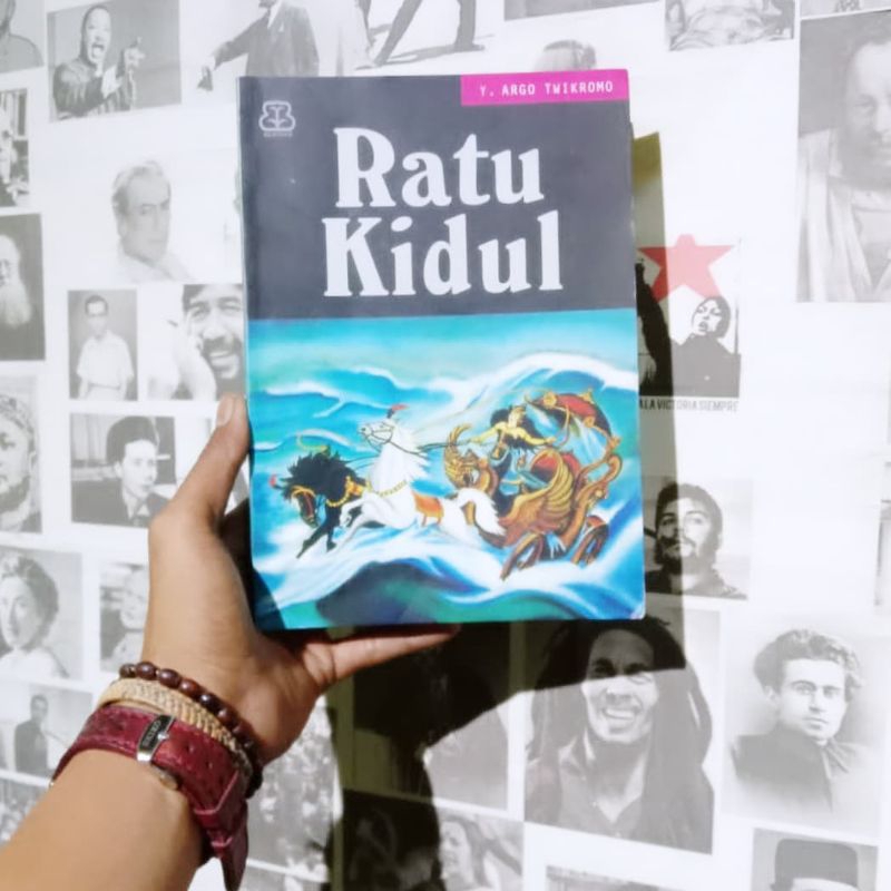 Mitologi Mesir | Mitologi Jawa | Budiono Herusatoto | Mitologi Romawi | Evelyn Wolfson | Mitologi Ci