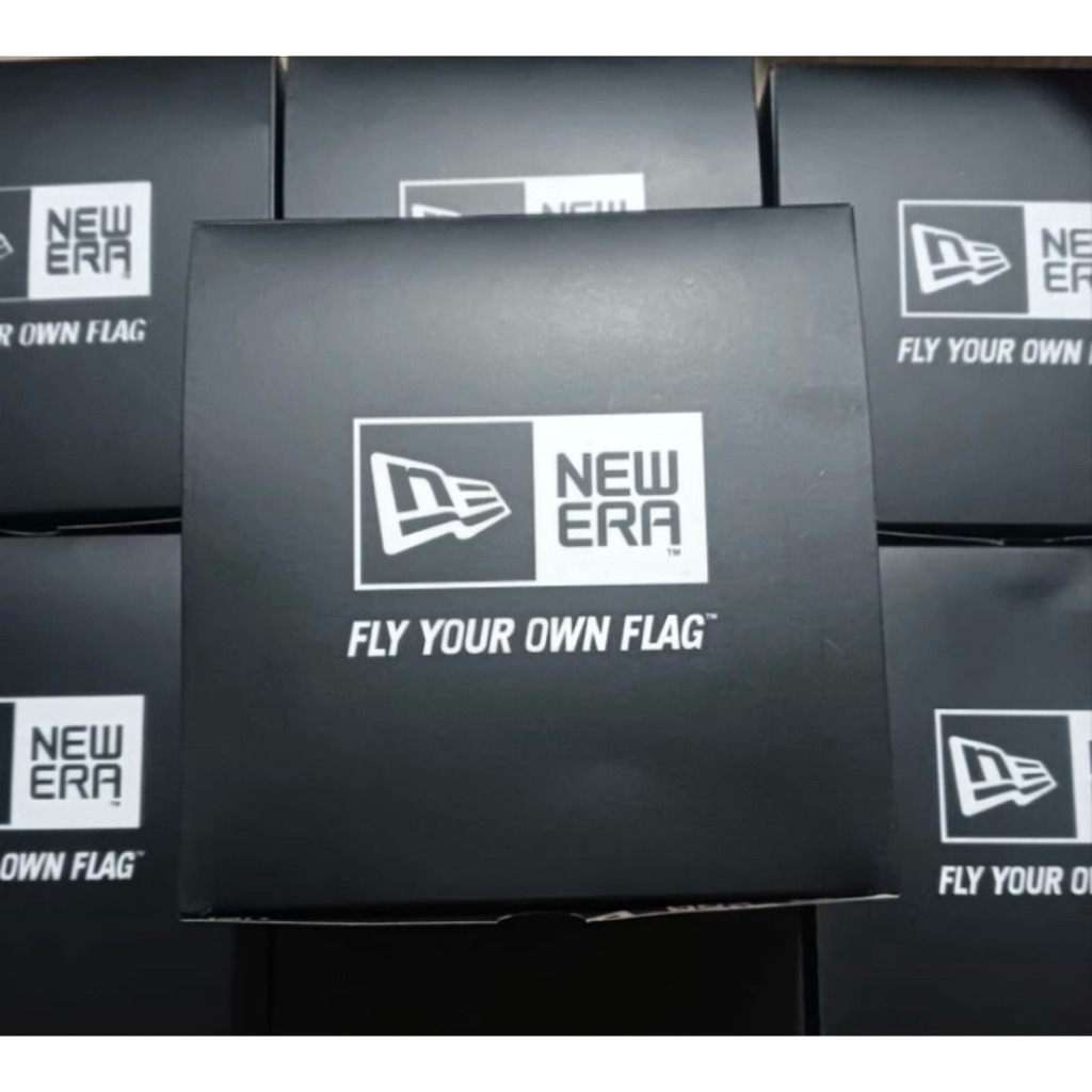 

Box Topi Dus NE Hitam Black