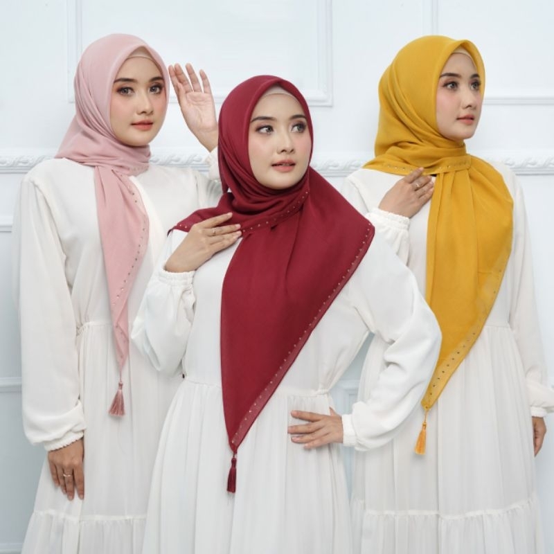 PAKET USAHA HIJAB SEGI EMPAT PARIS SWAROVSKI SAMPING