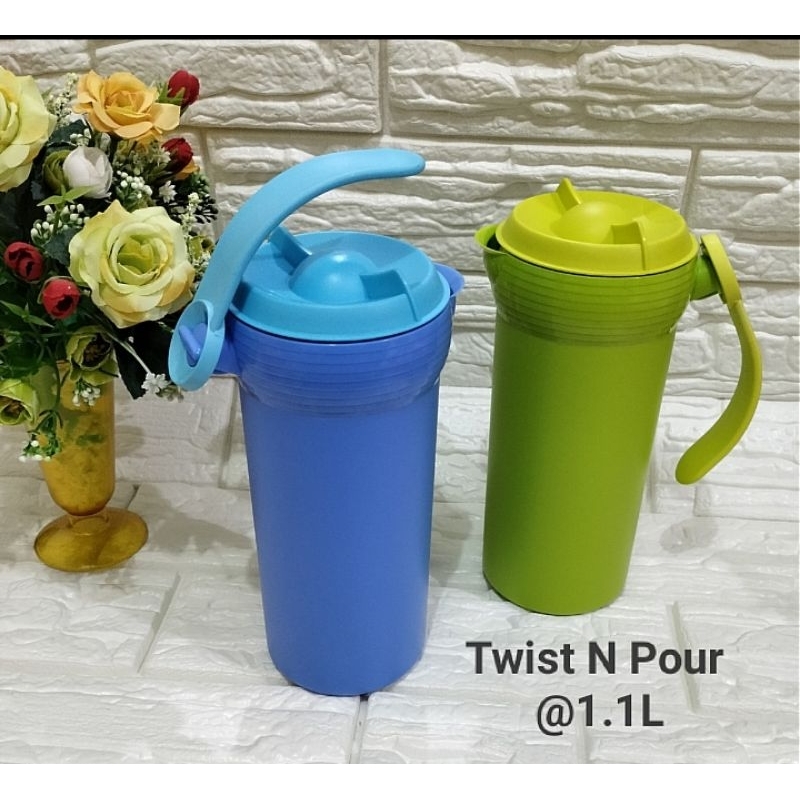 Twist N Pour/Teko Tupperware/Pitcher Tupperware/jug Tupperware