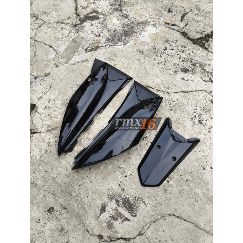 Cover body KLX 150 dtracker old dan spakbor belakang klx 150 s l Body KLX 150 lama Body set belakang