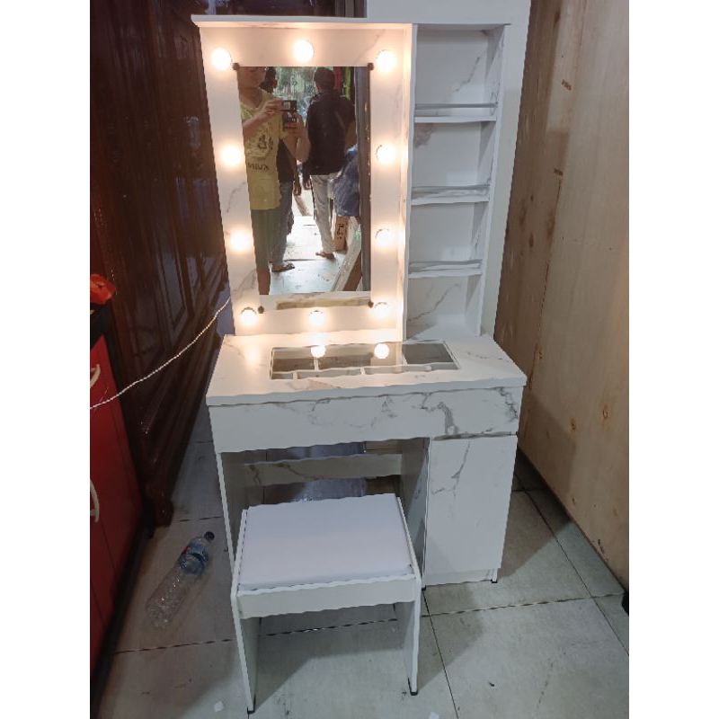 meja rias. meja makeup. meja cermin kaca. tolet. meja dandan. lampu. kursi jok. kaca