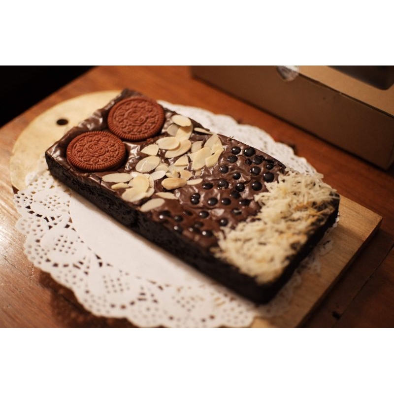 

FUDGY BROWNIS PREMIUM BUY 1 GET 1