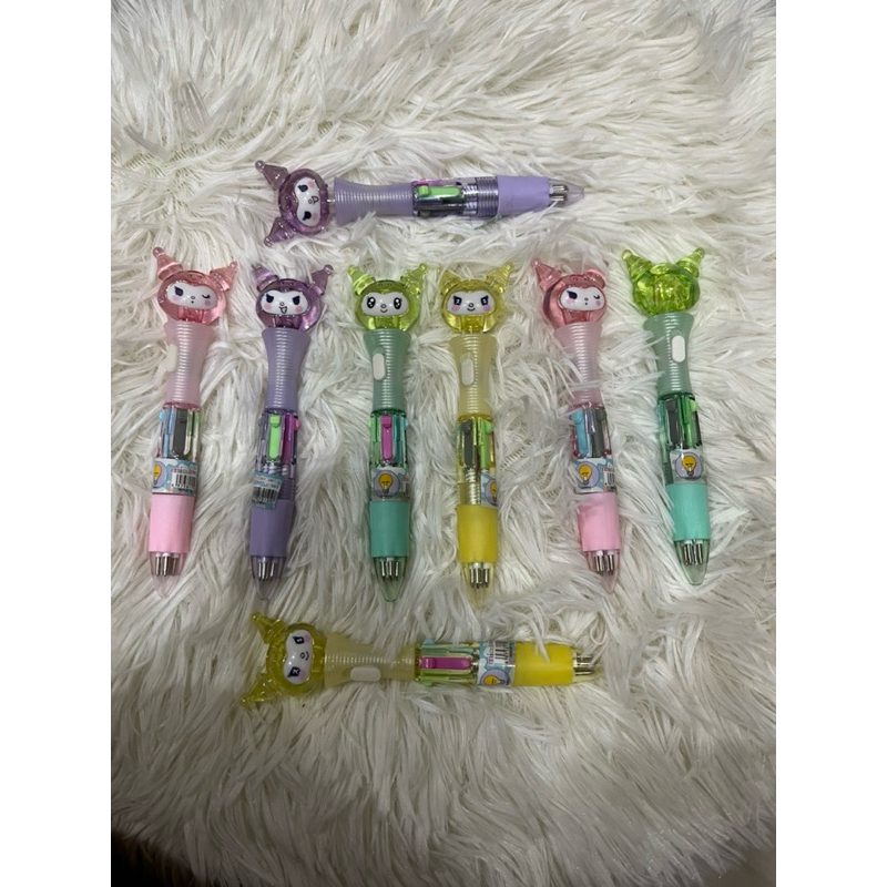 

Bolpen4WarnaMiniPulpenLEDKepalaKarakterKuromi/PulpenCetek4warnaminiLED/PulpenGelSanrioKuromi4warnadenganMiniLEDwarnawarni