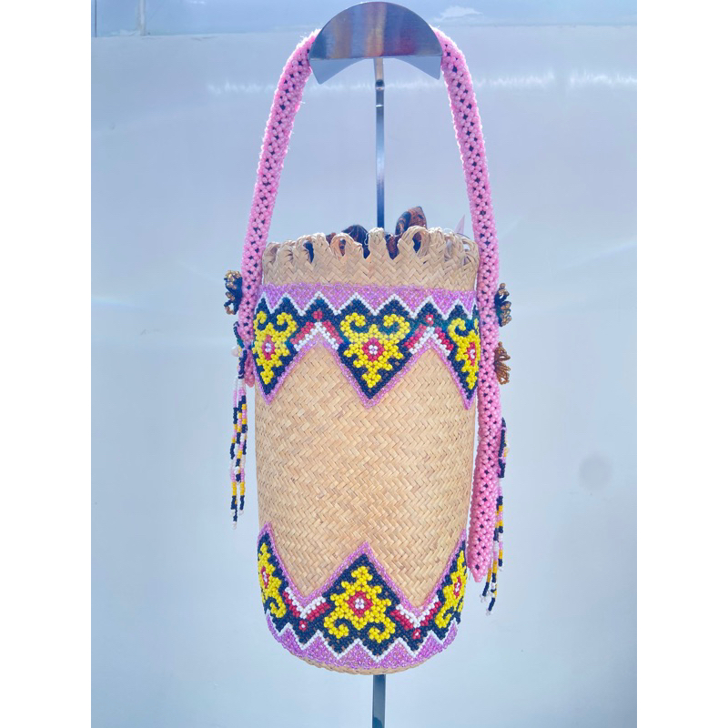 Manika Kaltim - Sling Bag Rotan Anjat Serut Manik Pinky Kalimantan