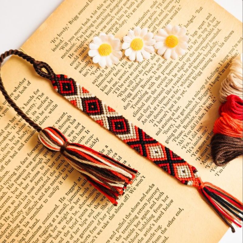 

evanthe - Pembatas Buku Bookmark benang Macrame