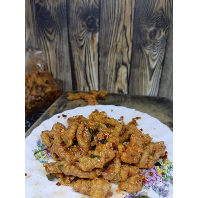 

keripik usus crispy pedas daun jeruk