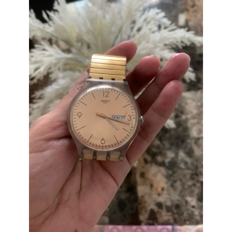 PRELOVED ORIGINAL JAM TANGAN MERK SWATCH WARNA GOLD EMAS