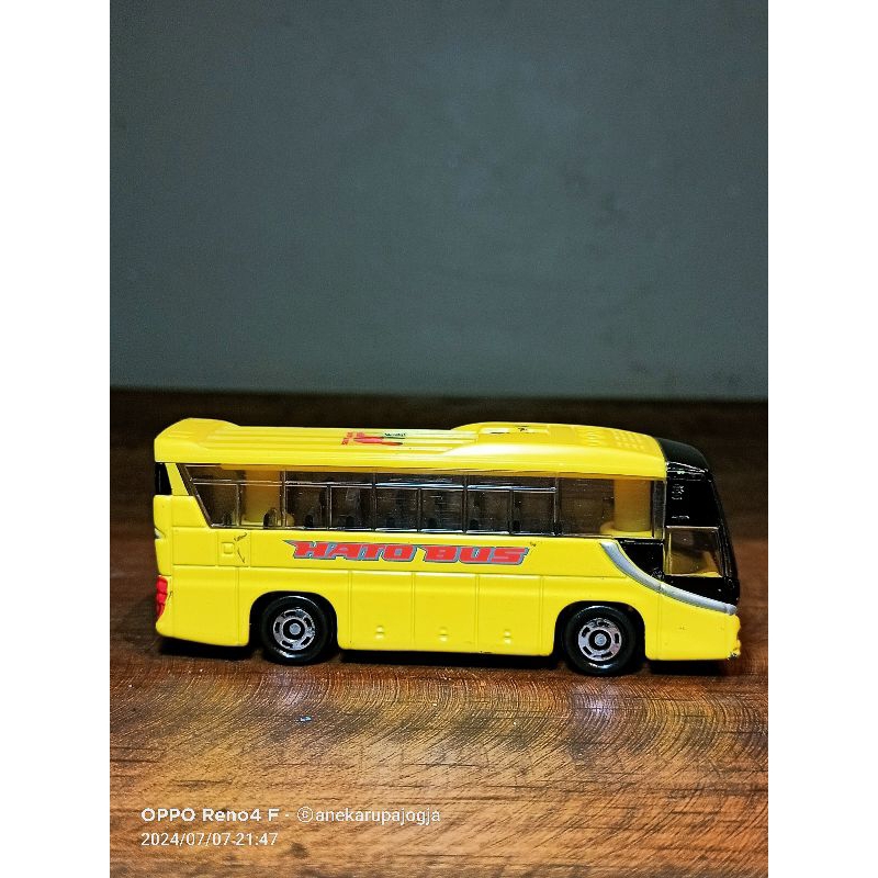 diecast hato bus Tomica Tomy