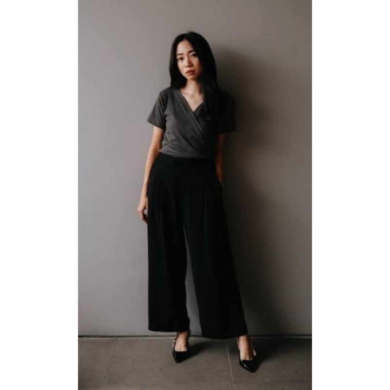 (Preloved) MAVEN - Bigail Wrap Top (Charcoal/Off White)