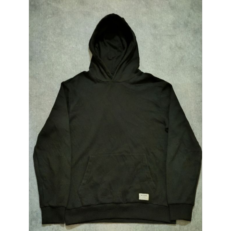 Hoodie hitam Ugiz