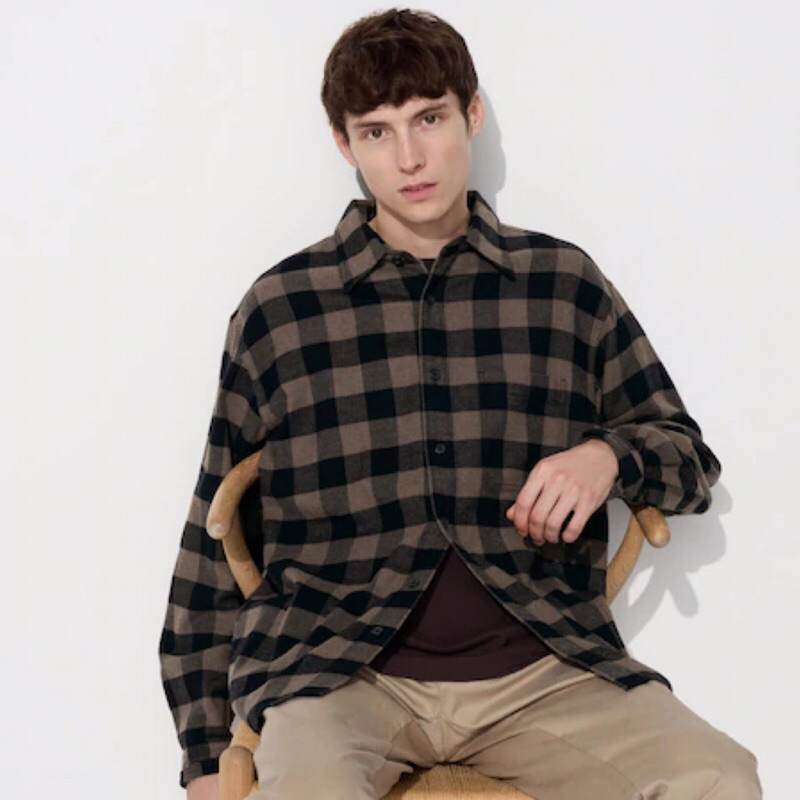 UNIQLO Men Shirt Kemeja Pria Flannel Kotak Lengan Panjang Flanel Dark Brown