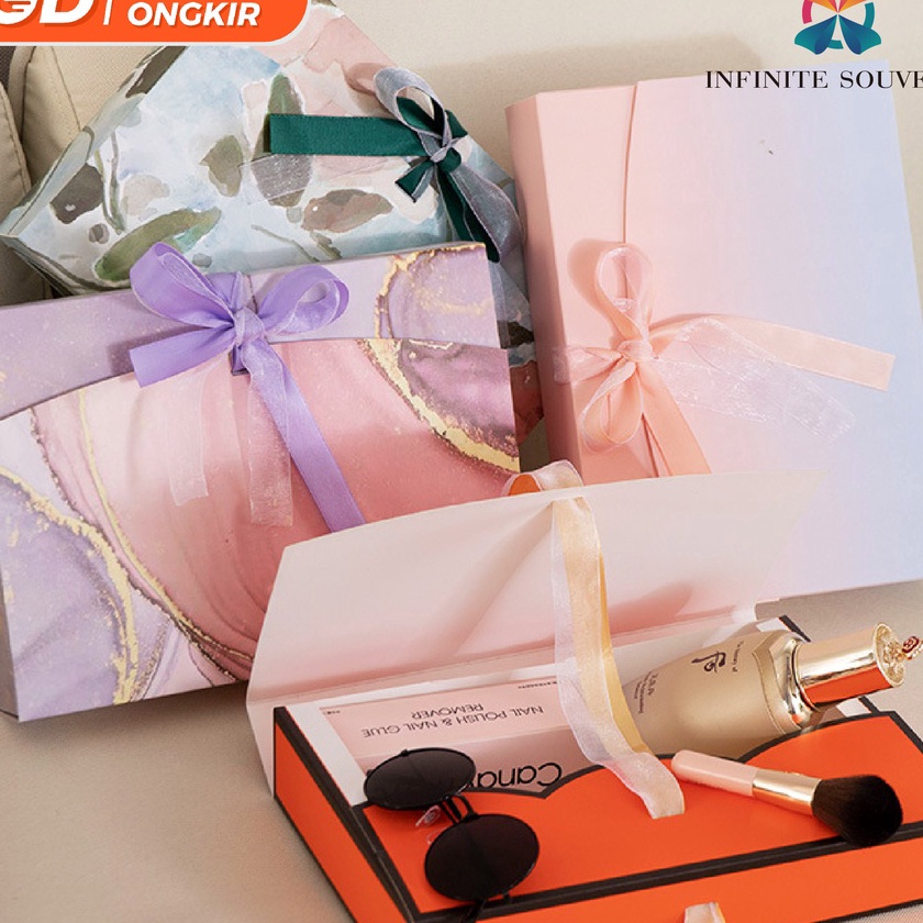 

Istimewa Kotak Kado Hampers Double Pita Gift Box Hadiah Ribbon Lucu Paper Bag Kotak Pakaian Anak Tas Kantong Kemasan Box Souvenir Ulang Tahun Pernikahan Lahiran Valentine Idul Fitri Cake Kue Acara Kantor Festival