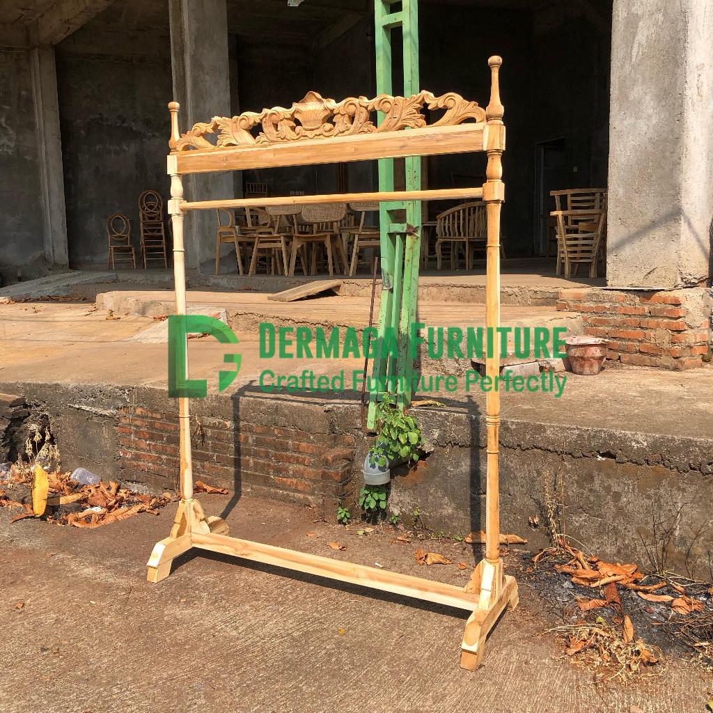 GAWANGAN UKIR KERANG BUBUT 135CM GANTUNGAN BATIK HIJAB KAIN KAYU JATI DEKORASI INTERIOR BUTIK KAMAR 