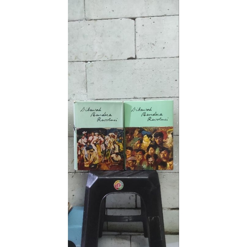 [Buku Sejarah] 1 set Di Bawah Bendera Revolusi IR Soekarno Jilid 1 Cetakan Kedua dan Jilid 2 Cetakan