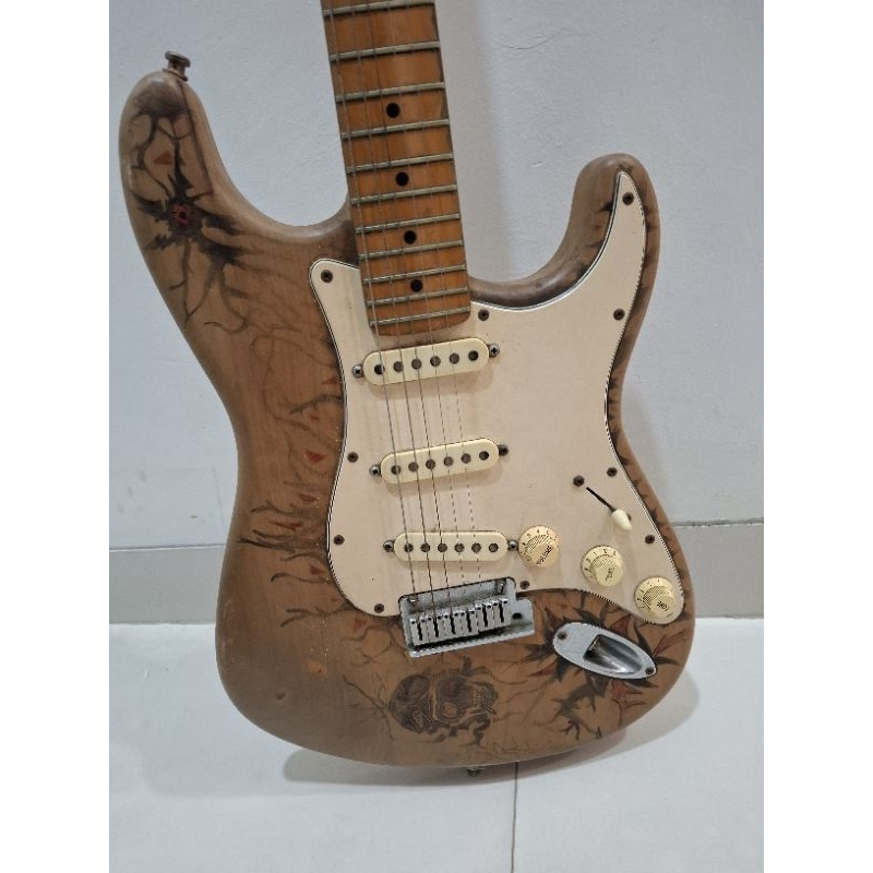 FENDER STRATOCASTER