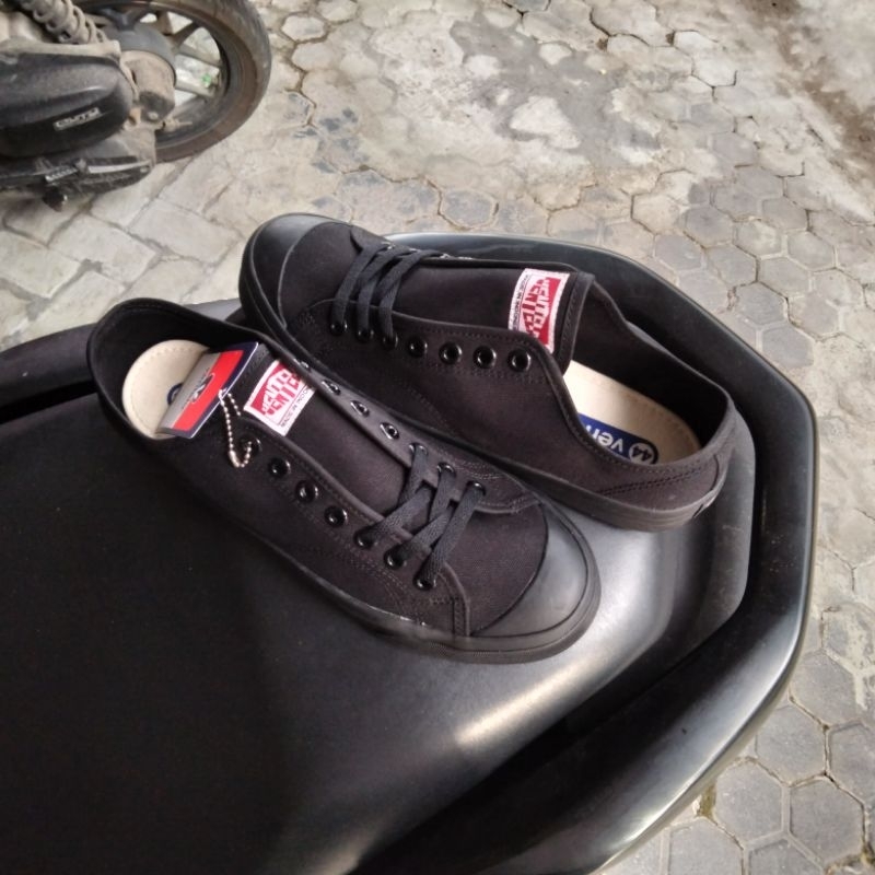 Ventela Basic Low Black