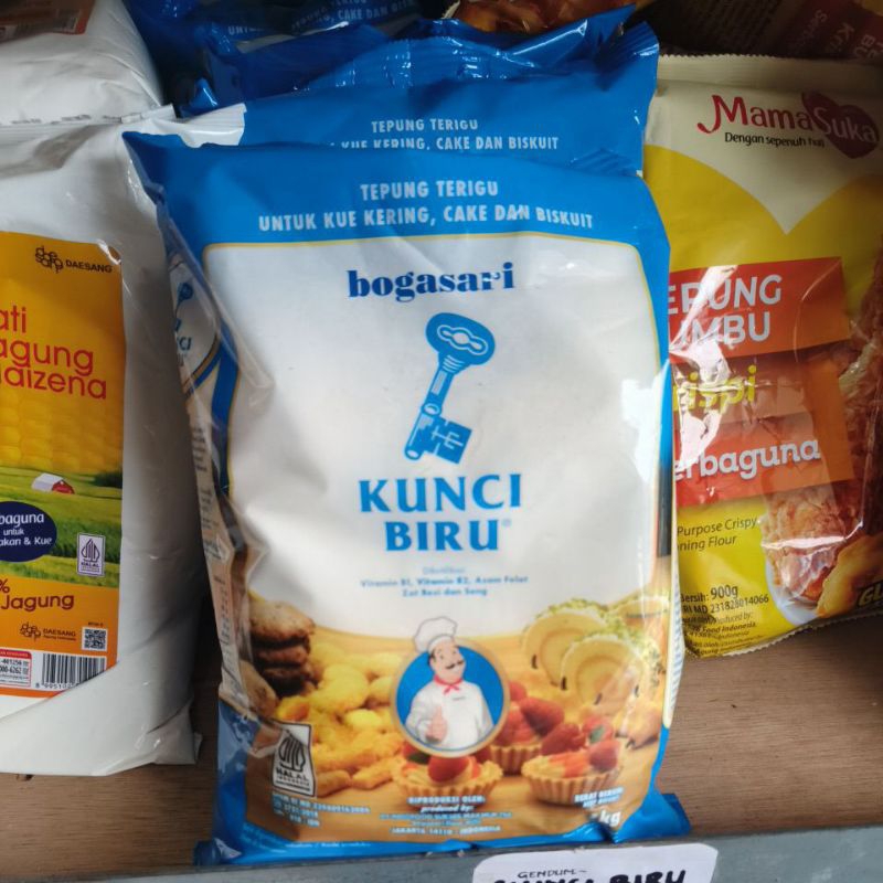 

Kunci Biru 1kg / Tepung Terigu / Tepung / Terigu / Gendum / Gendum Kue Kering