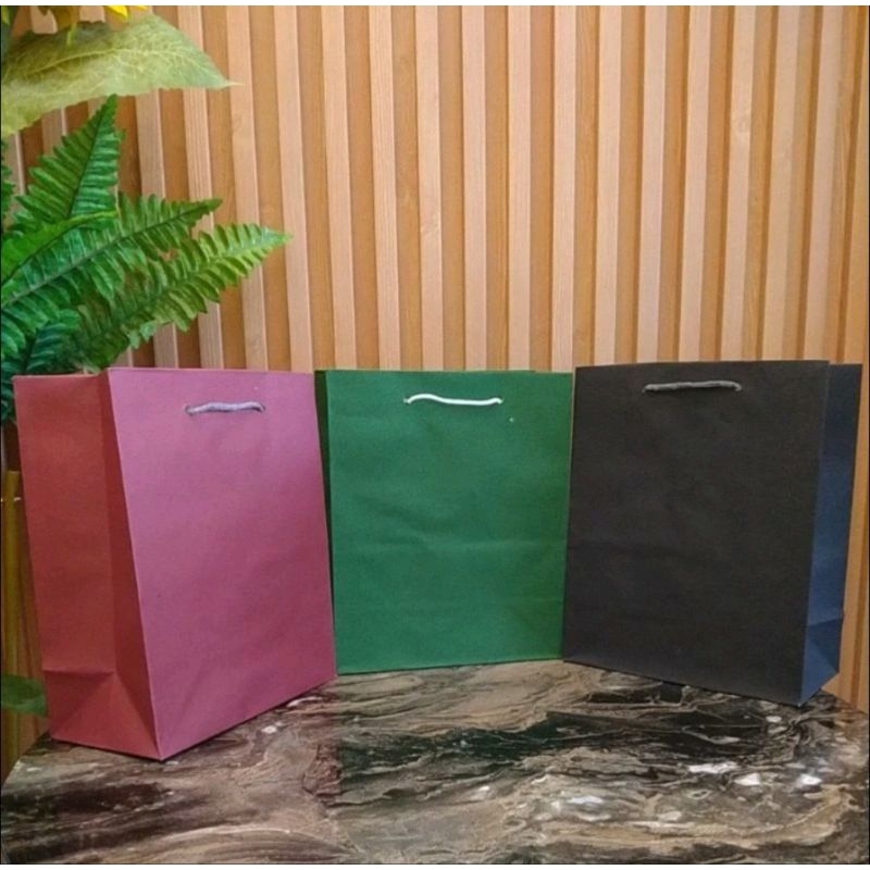 

Paperbag hitam 20x25/tas kertas