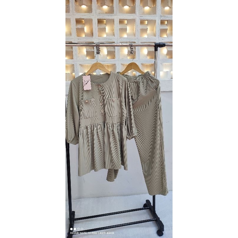 setelan celana dan midi merk Clarke