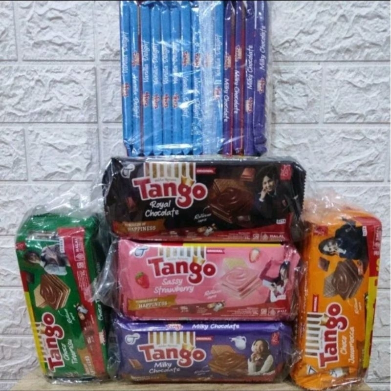 

TANGO Wafer 35gr JKT48, Harga 1 bungkus isi 10 pack (+ bonus 4 pack varian random)