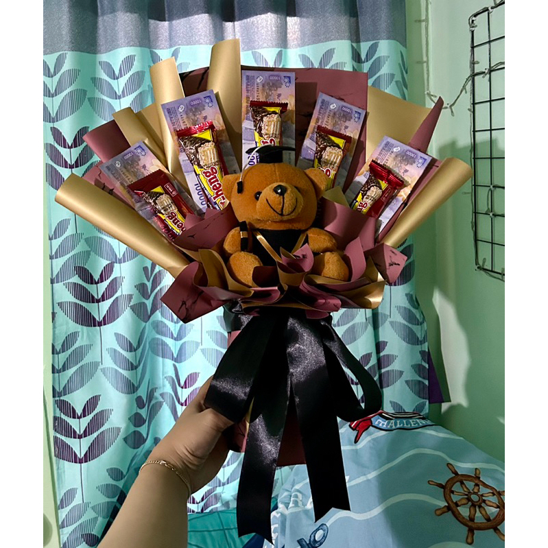 

Buket bunga / bouquet boneka snack bengbeng 50k (asli)