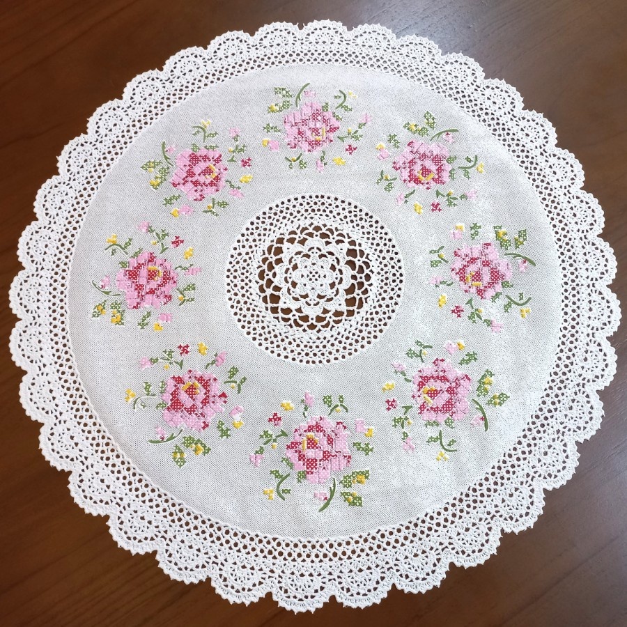 Taplak Meja Tamu Bulat Bundar Kecil Alas Vas Putih Bunga Pink Shabby