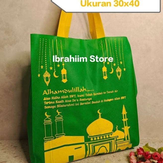 

KP8 Isi 12 pcs Tas Oleh oleh Haji dan Umroh Goodie Bag Oleh Oleh Haji dan Umroh Ukuran 25x35 Tas Souvenir Haji dan Umroh