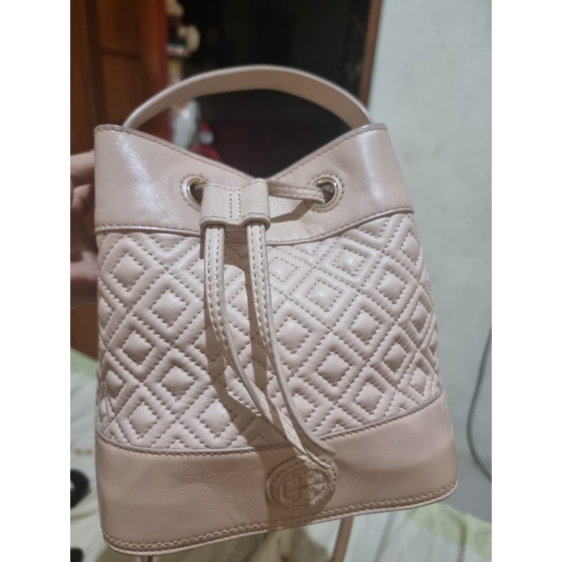 tas preloved original tory burch bucket