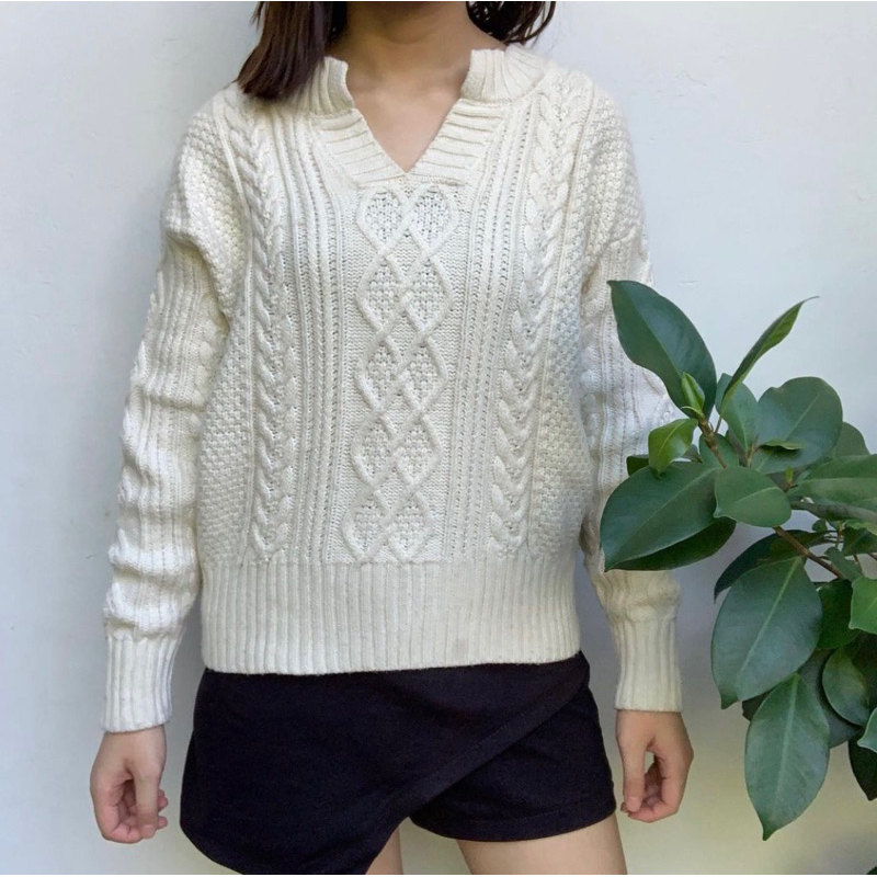 [PRELOVED] Sweater Lengan Panjang Broken White Rope Picnic Bahan Tebal & Hangat Made In Japan