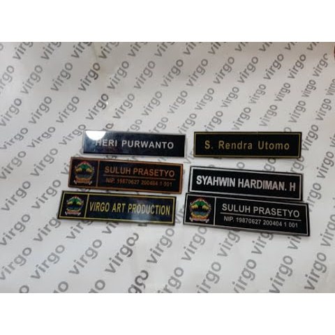 

NAME TAG PAPAN NAMA TIMBUL PAPAN NAMA RESIN KILAP
