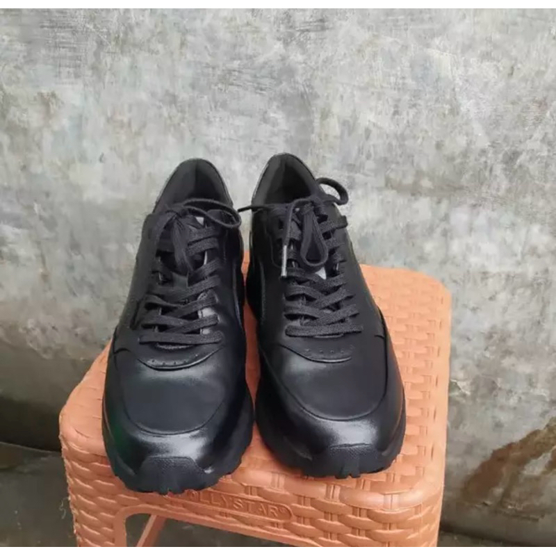 Sepatu kulit Prabu “Dimas”
