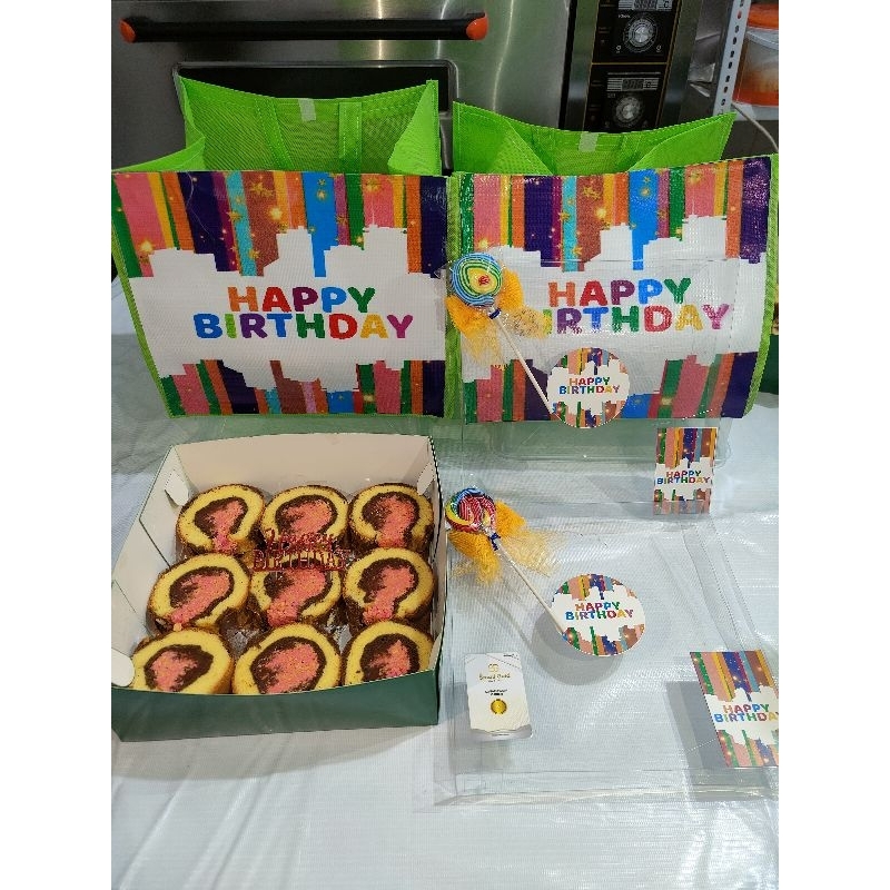 

BOLU GULUNG TAPAK KUDO NUTELA STROBERI CRUNCHY HAPPY BIRTHDAY ULANG TAHUN