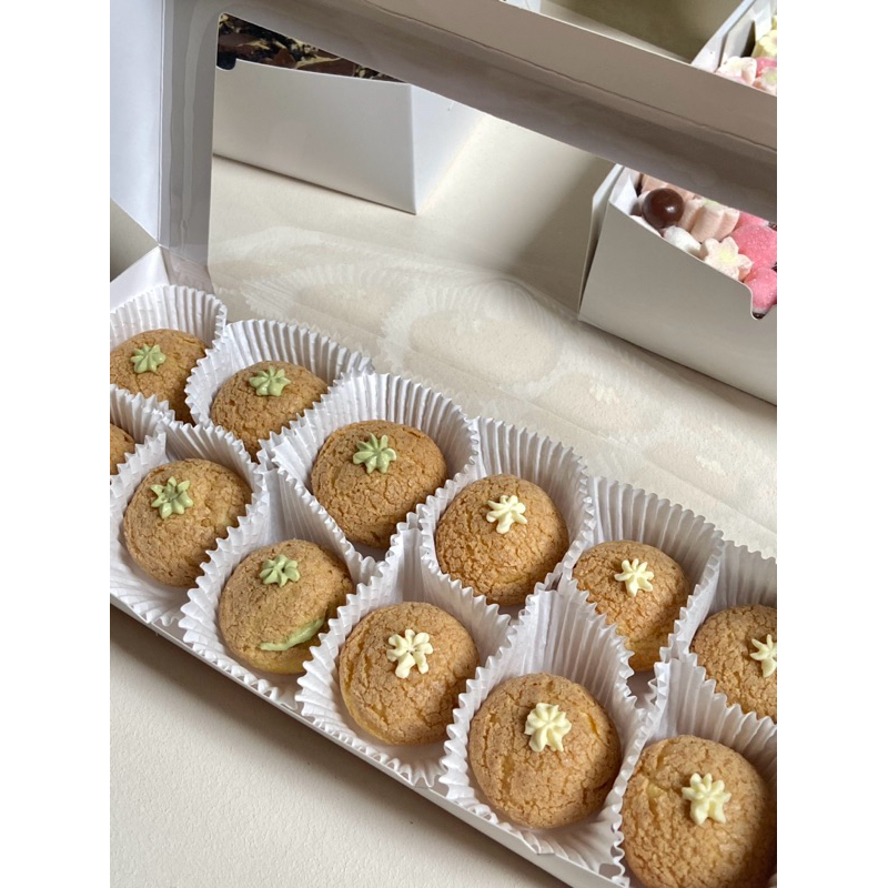 

Choux Au Craqueline