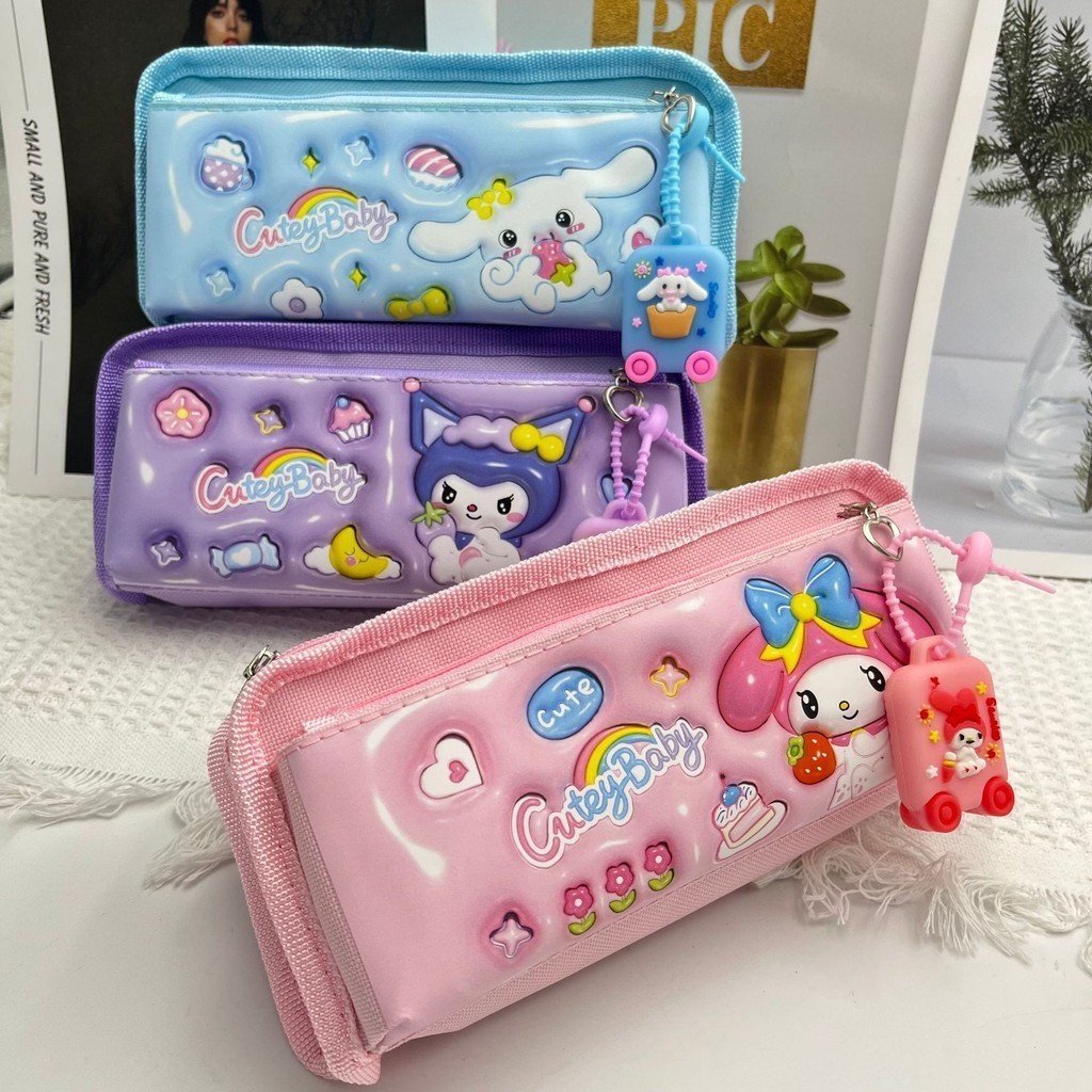 

Kotak Pensil Sanrio + Gantungan Kunci Pencil Case / Tempat Pensil Motif Kuromi Melody Cinnamoroll