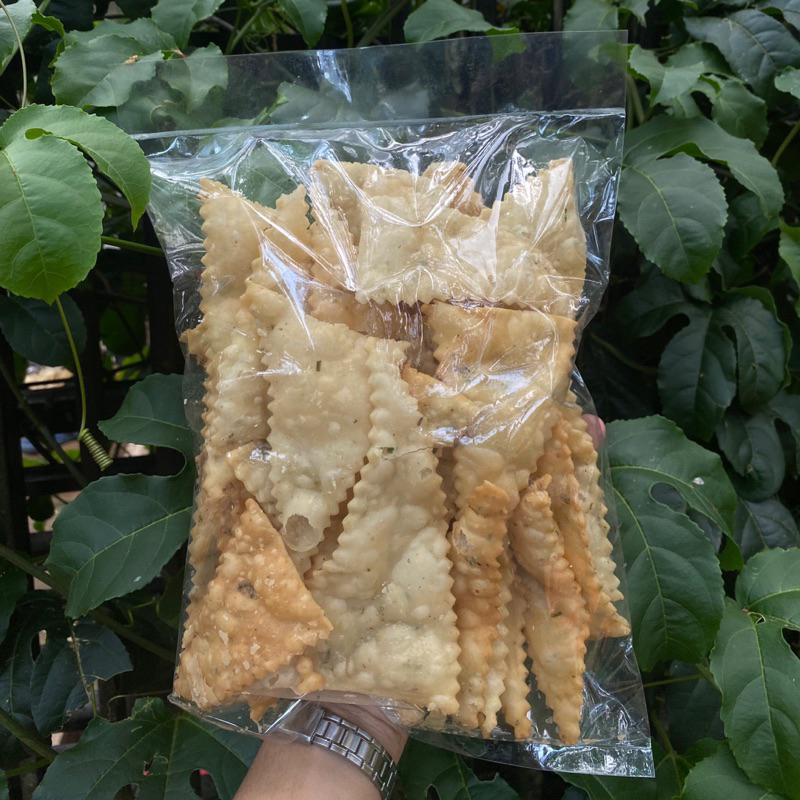 

SISTIK/BISTIK/KERIPIK BAWANG/KERIPIK PANGSIT Cemilan Asin Gurih Jumbo Kriuk 250gr