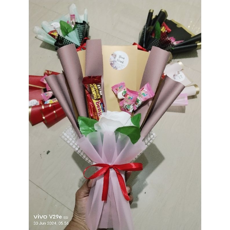 

Buket Mini Snack Topper Guru / Buket Hari Guru