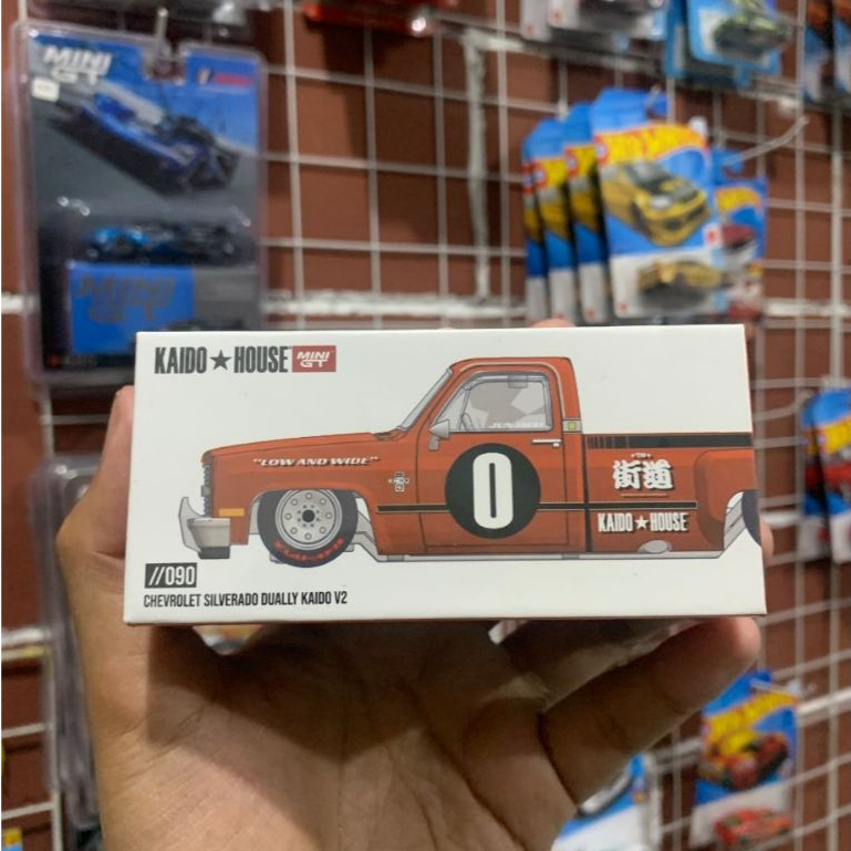 MINI GT KHMG090 MINI GT X KAIDO HOUSE CHEVROLET SILVERADO DUALLY KAIDO V2