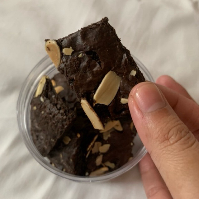

Gluten Free Crispy Fudgy Brownies