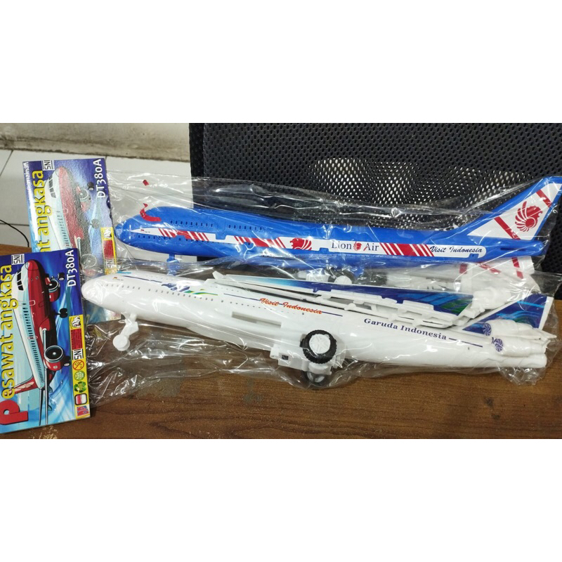 Mainan Pesawat Dorong Besar DT380A