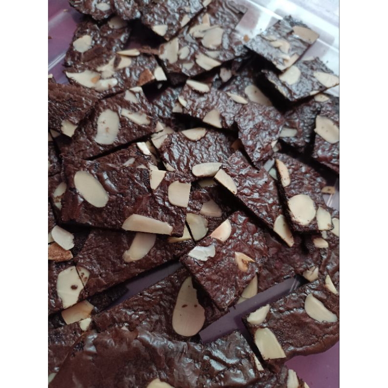 

BROWNIES CRISPY/KERIPIK BROWNIES