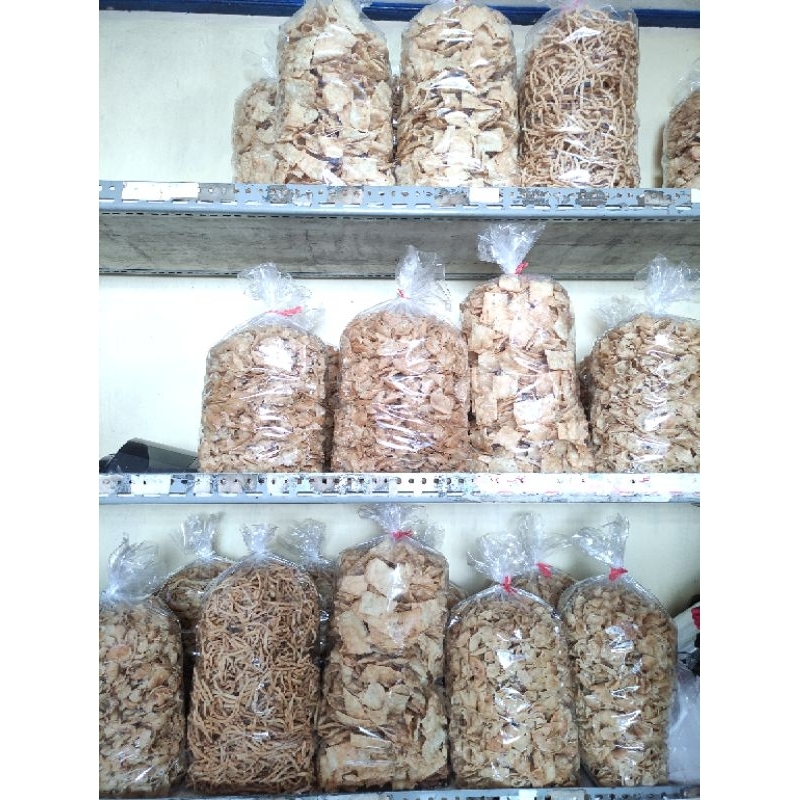 

kripik bawang/keripik pangsit/pangsit kering/kripik stik bawang/1 bal isi 3 kg