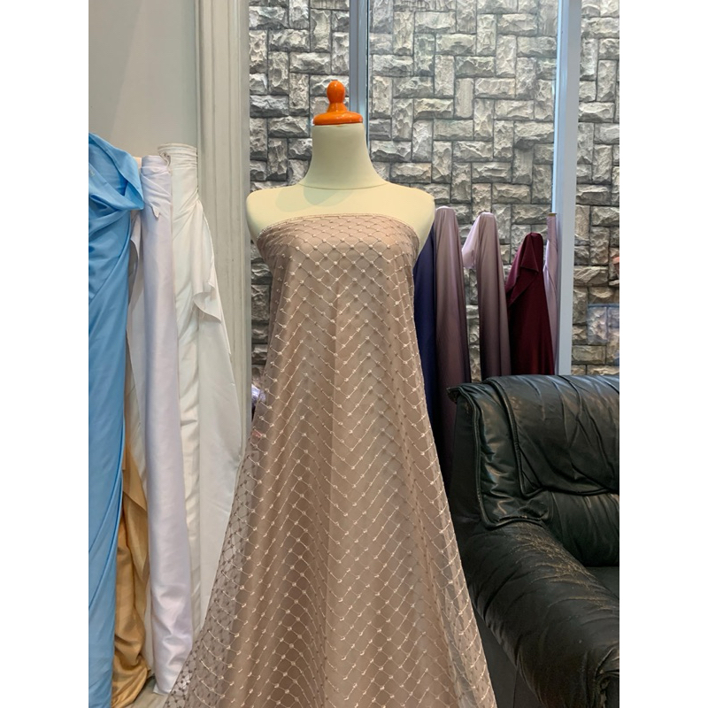 Bahan Kebaya Kain Brukat Tile Kotak Maze Warna Coksu Coklat Susu Latte