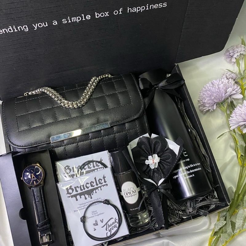 

GIFTBOX WANITA PREMIUM HAMPERS CEWE KADO BESTIE BlLACKSERIES SET HADIAH