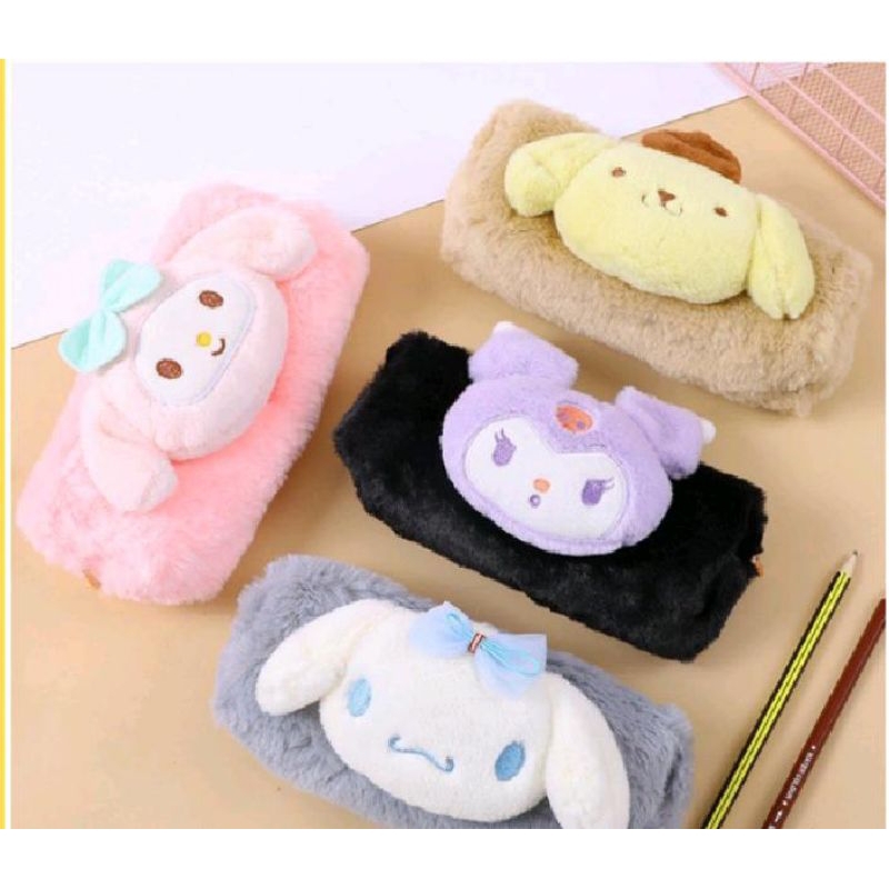 

Sanrio Melody Tempat kosmetik / pensil serbaguna / Dompet Melody Panjang Bulu Pom Pom
