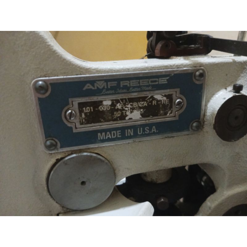 Mesin lobang kancing Reece 101